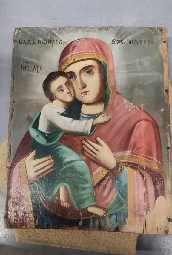 На Закарпатті затримали чоловіка, який намагався вивезти старовинну ікону без дозволу