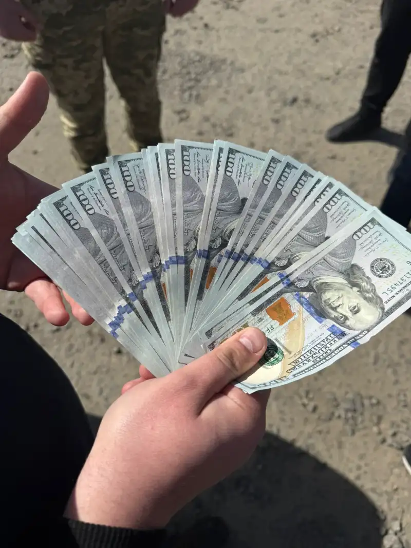 На Львівщині чоловік запропонував $6 тисяч прикордоннику за незаконний перетин кордону