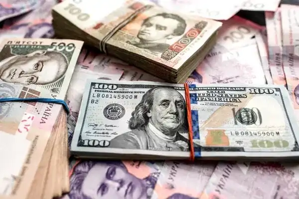 Курс валют на 1 травня: долар, євро та злотий відкривають місяць зниженням