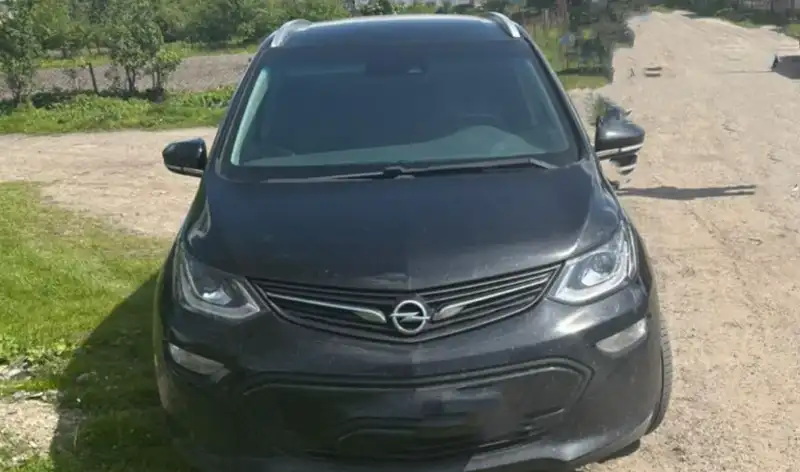 На Львівщині дворічна дитина потрапила під колеса авто: поліція відкрила провадження
