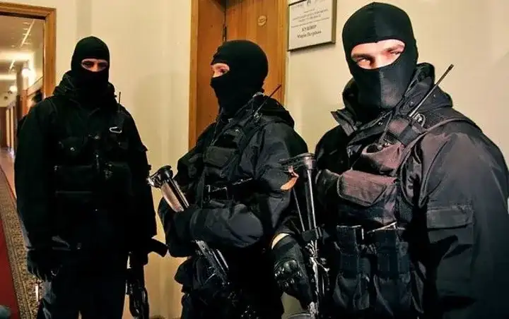 На Закарпатті обшукують посадовців сільради: слідчі шукають 22 мільйони гривень, розкрадені на реконструкції школи
