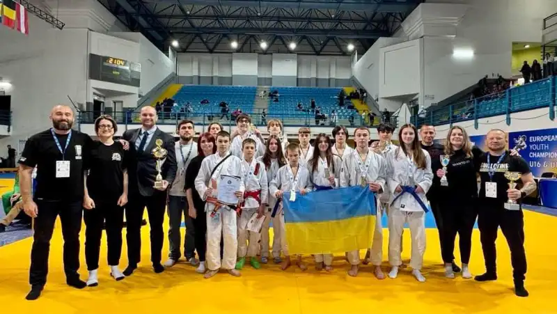 Двоє юних спортсменок із Виноградова підкорили Європу: золото і срібло з чемпіонату з джиу-джитсу