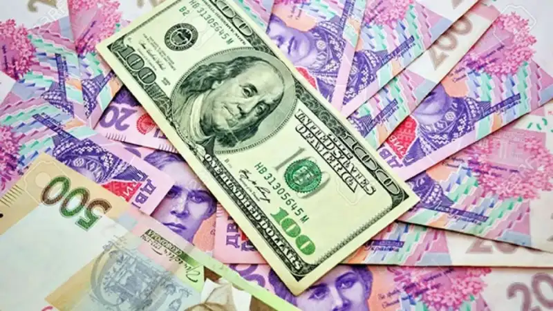 Курс валют на 24 квітня: долар зростає, євро та злотий дешевшають