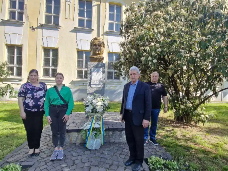 У Виноградові встановили новий пам’ятник Духновичу до 100-річчя зникнення першого монумента