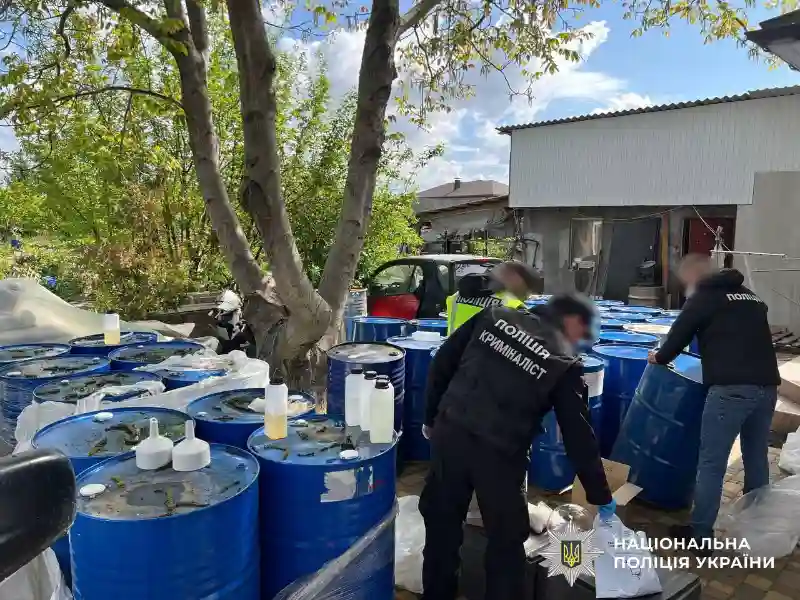 Нацполіція ліквідувала потужну наркогрупу: 66 затриманих і наркотиків на 300 мільйонів гривень