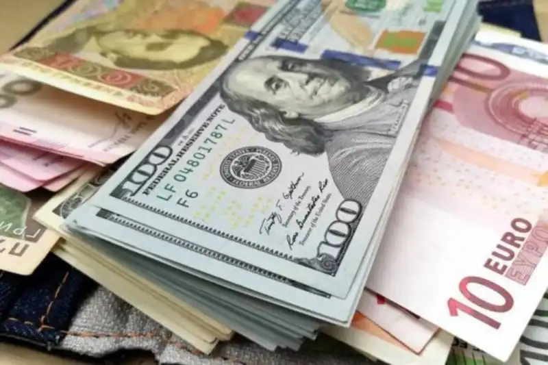 Курс валют на 7 травня: гривня зміцнилася щодо долара, євро та злотого