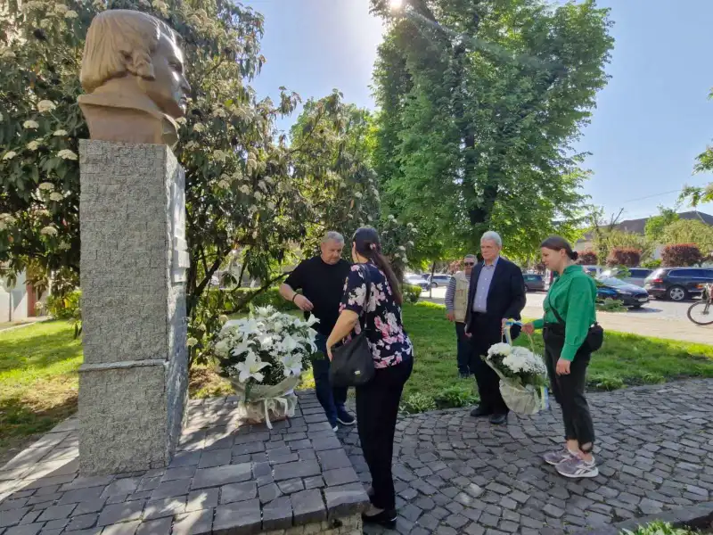 У Виноградові встановили новий пам’ятник Духновичу до 100-річчя зникнення першого монумента