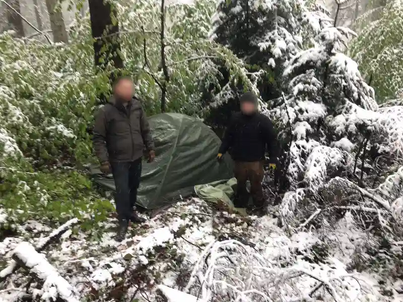 На кордоні з Румунією затримали двох порушників з Дніпропетровщини, які пробиралися Карпатами під час негоди