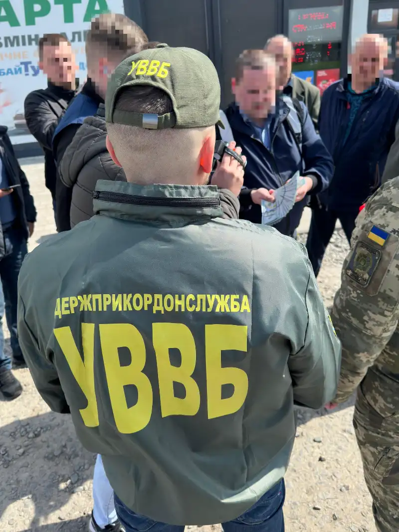 На Львівщині чоловік запропонував $6 тисяч прикордоннику за незаконний перетин кордону