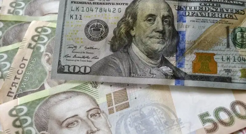 Нацвалюта зміцнюється: курси долара, євро та злотого на 30 квітня
