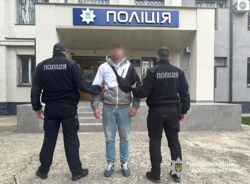 Артефакти та символіка окупантів: у жителя Ужгорода знайшли підпільну колекцію з РФ і часів Риму
