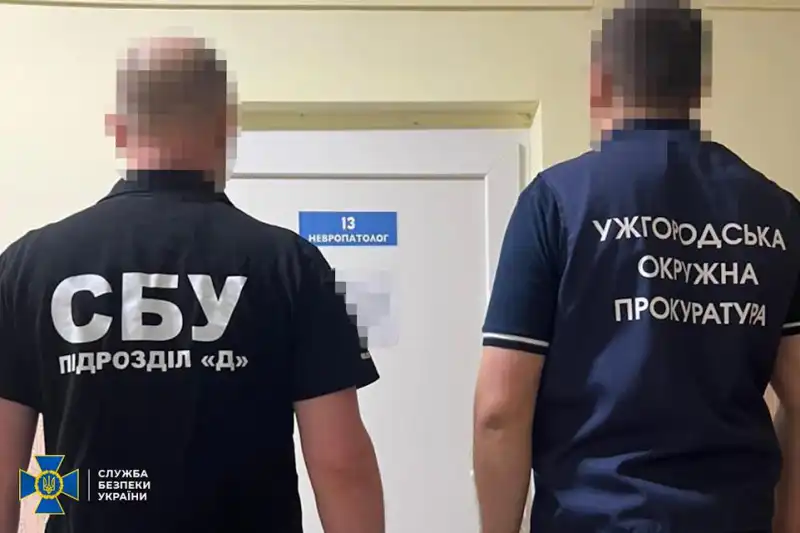 На гарячому: лікар з Закарпаття заробляв на довідках для ухилянтів