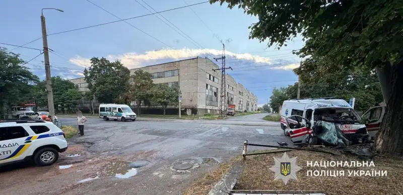 Медик загинув у ДТП зі швидкою на Дніпропетровщині: поліція з’ясовує причини